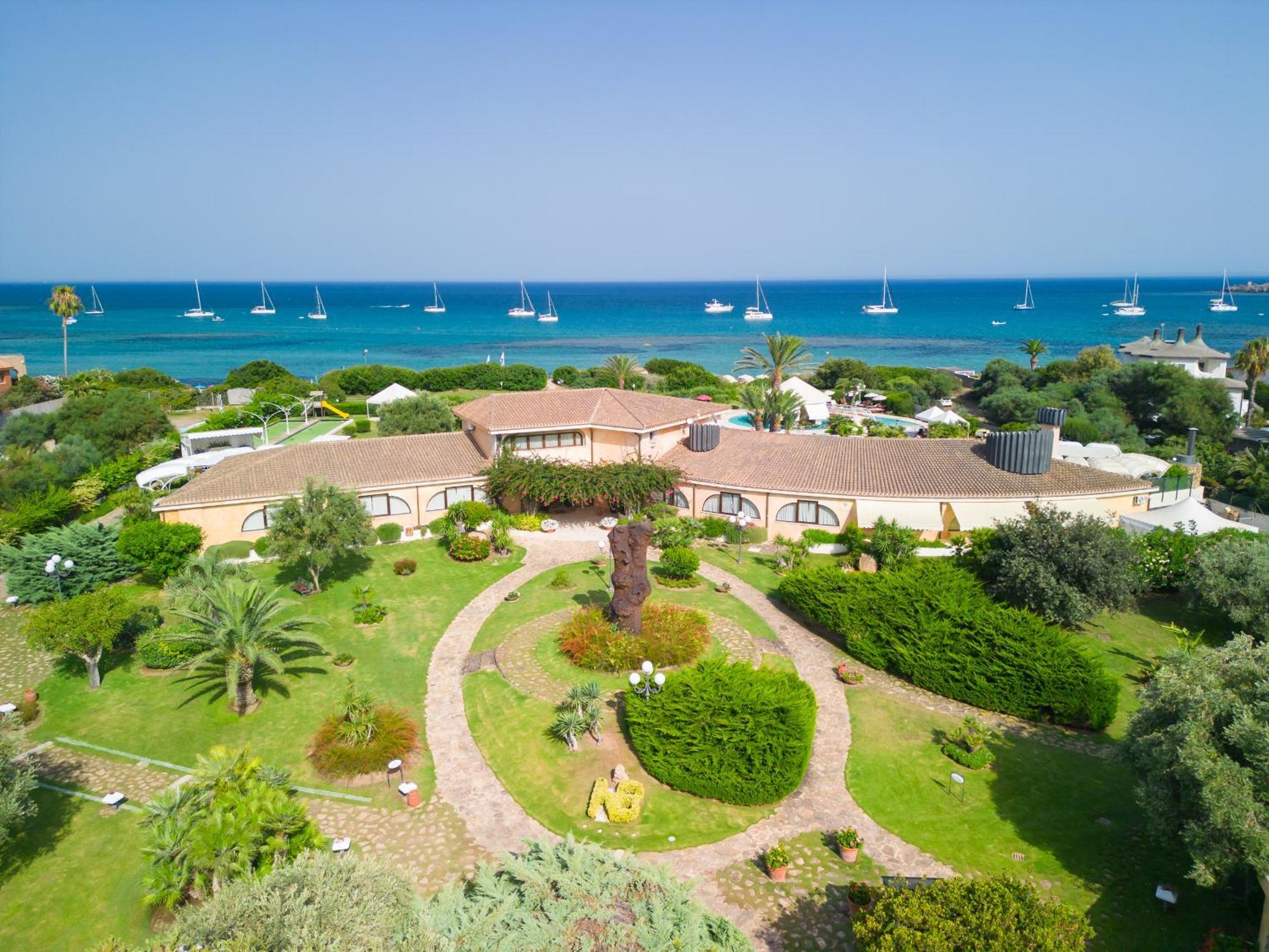 Hotel Baia Di Nora Pula Esterno foto