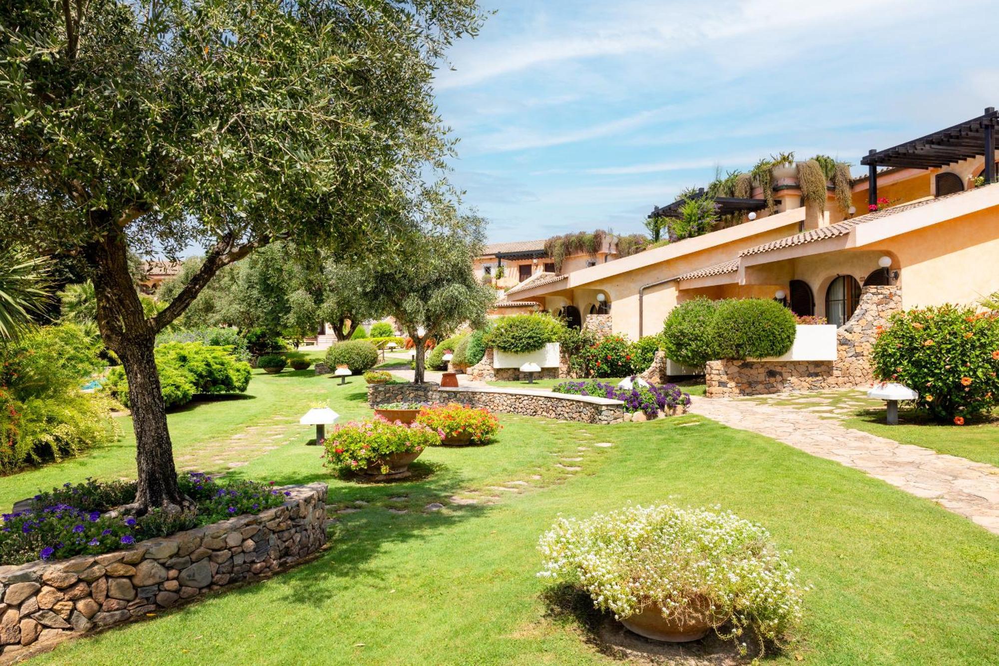 Hotel Baia Di Nora Pula Esterno foto